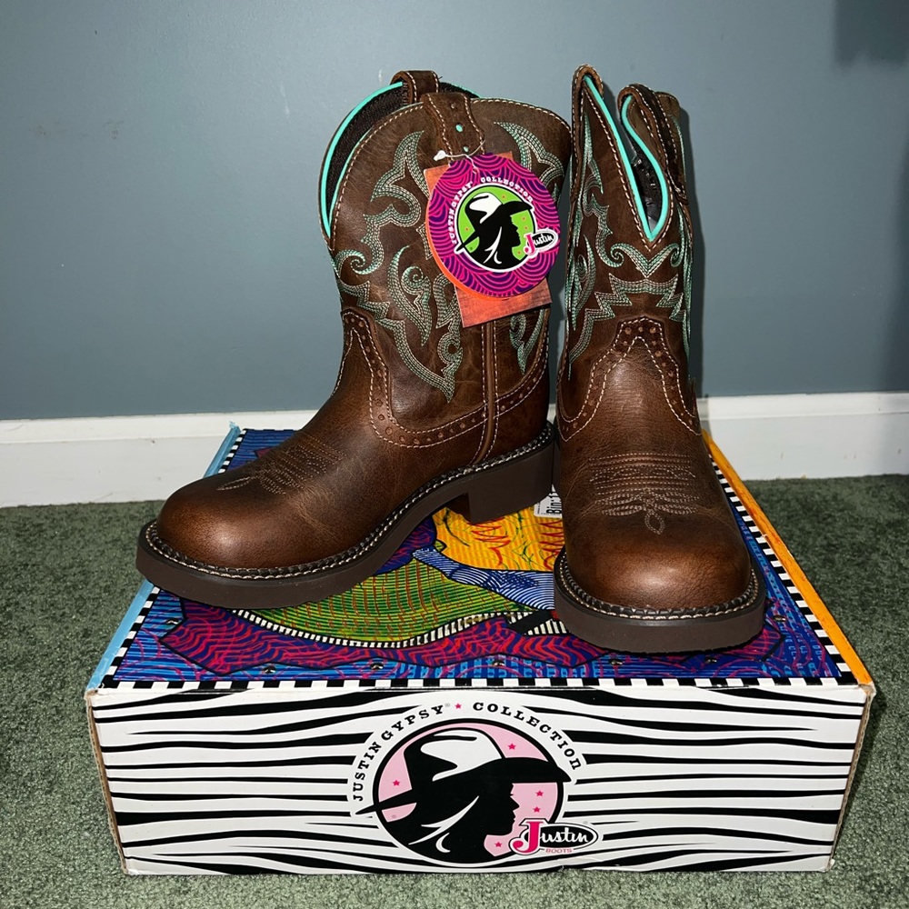 Justin Women's Gemma Brown Round Toe Western Boot : Size 7, NEW WITH TAGS
